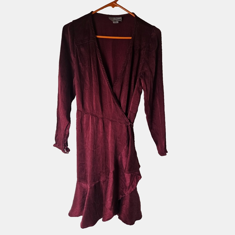 Chloe Oliver Long Sleeve Wrap Mini Dress M Tie Waist Cocktail Feminine Chic‎